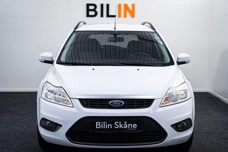 Begagnad Ford Focus Platinum 90 HK (66 kW) 2010 Vit Kombi