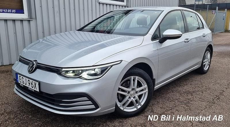 Silver Begagnad 2020 VW Golf VIII Halvkombi | 179 000 kr (Superpris) - Bild 1/4