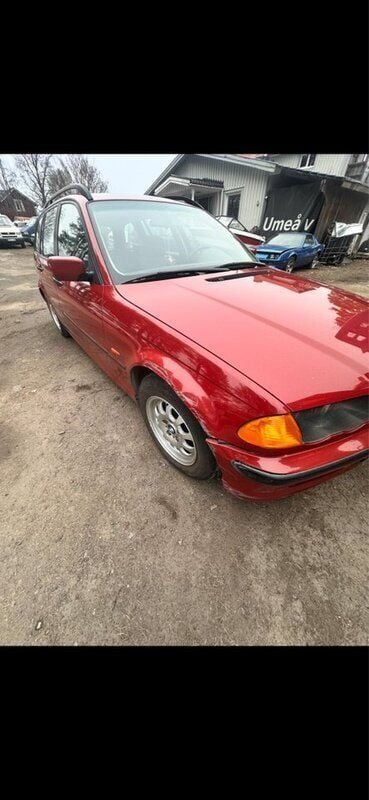 Röd Begagnad 2000 BMW 318 Kombi | 25 000 kr (Superpris) - Bild 1/4