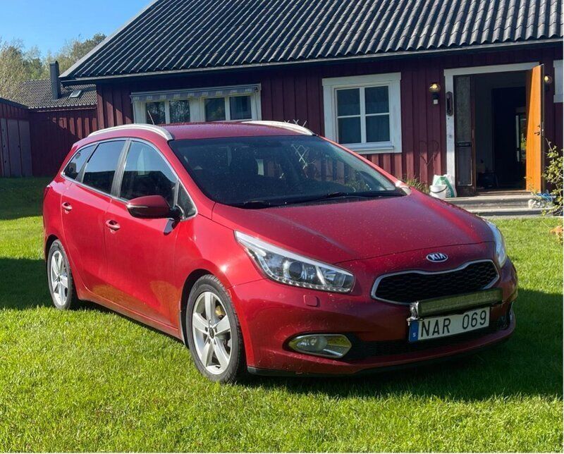 Röd Begagnad 2013 Kia Ceed Sportswagon Comfort Kombi | 55 000 kr (Marknadspris) - Bild 1/4