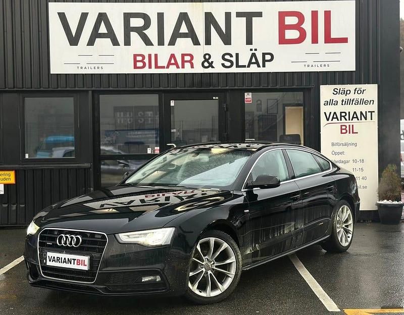 Svart Begagnad 2016 Audi A5 Sportback Sport Halvkombi | 134 700 kr (Marknadspris) - Bild 1/4