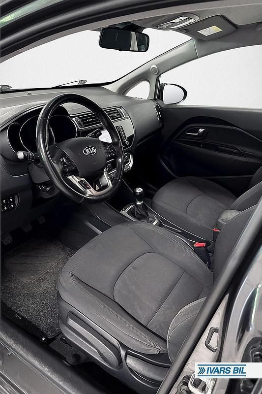 Begagnad Kia Rio 85 HK (62 kW) 2015 Grå Sedan