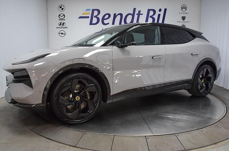 Begagnad Lotus Eletre 675 kW (918 HK) 2023 Kaiumu grey SUV