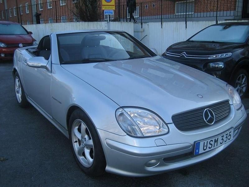 Begagnad Mercedes SLK230 197 HK (144 kW) 2004 Silver metallic Cab