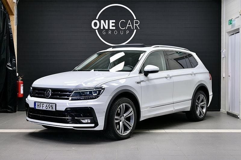 Vit Begagnad 2020 VW Tiguan Allspace R-line SUV | 298 900 kr (Marknadspris) - Bild 1/4