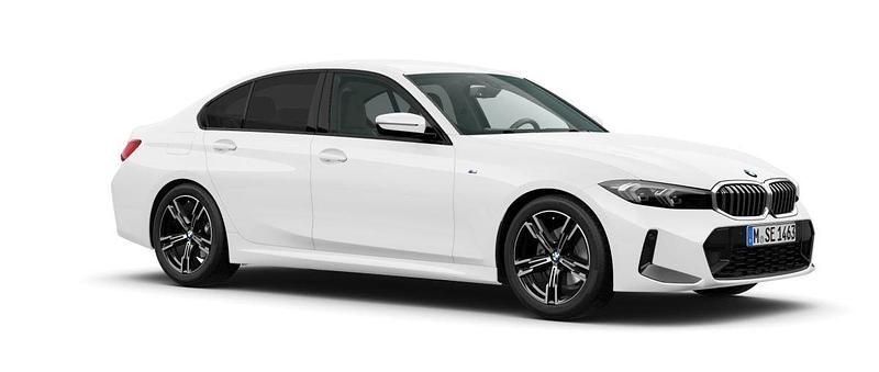 Vit (alpine white) Ny 2025 BMW 320 Shadowline Sedan | 515 600 kr (Marknadspris) - Bild 1/3