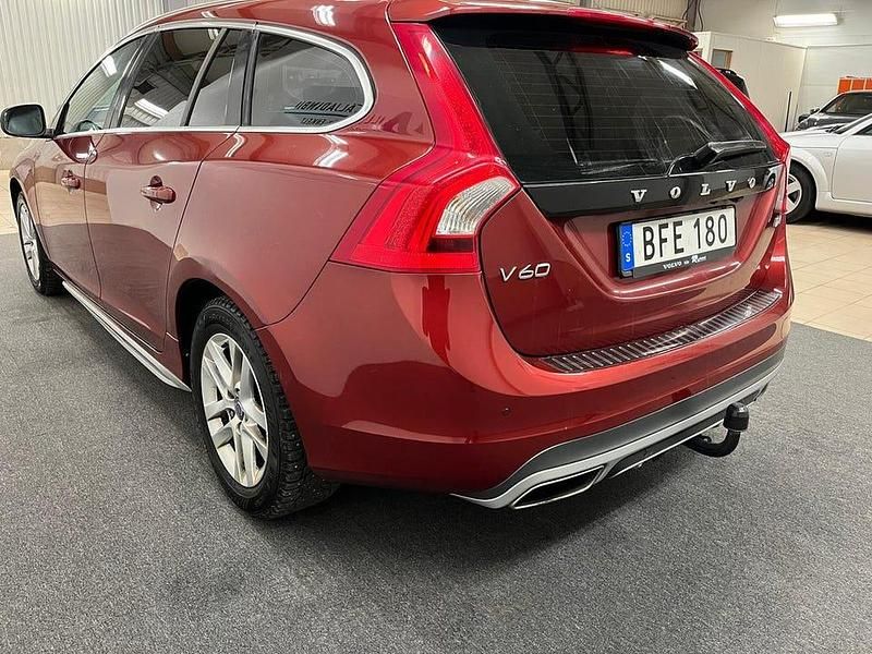 Begagnad Volvo V60 Summum 181 HK (133 kW) 2014 Röd Kombi