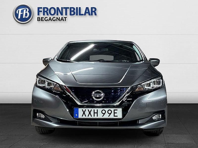 Begagnad Nissan Leaf 360º 110 kW (150 HK) 2019 Grå Halvkombi
