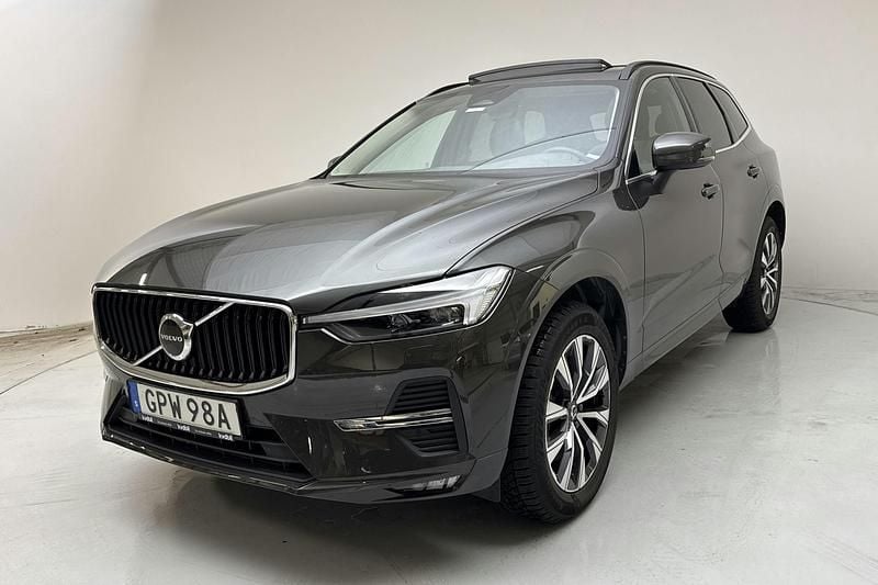 Mörkgrå Begagnad 2022 Volvo XC60 Momentum SUV | 357 000 kr (Superpris) - Bild 1/4
