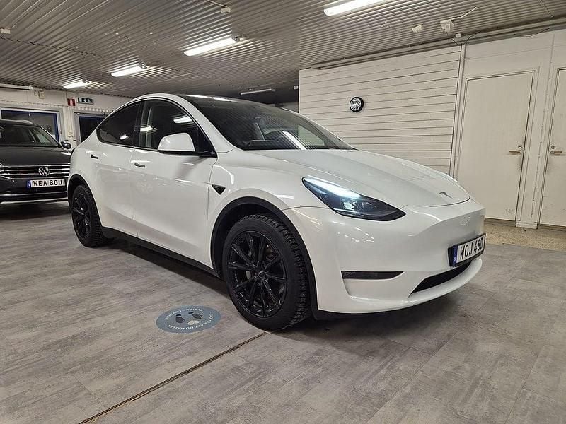 Begagnad Tesla Model Y Long Range AWD 378 kW (514 HK) 2023 Vit SUV
