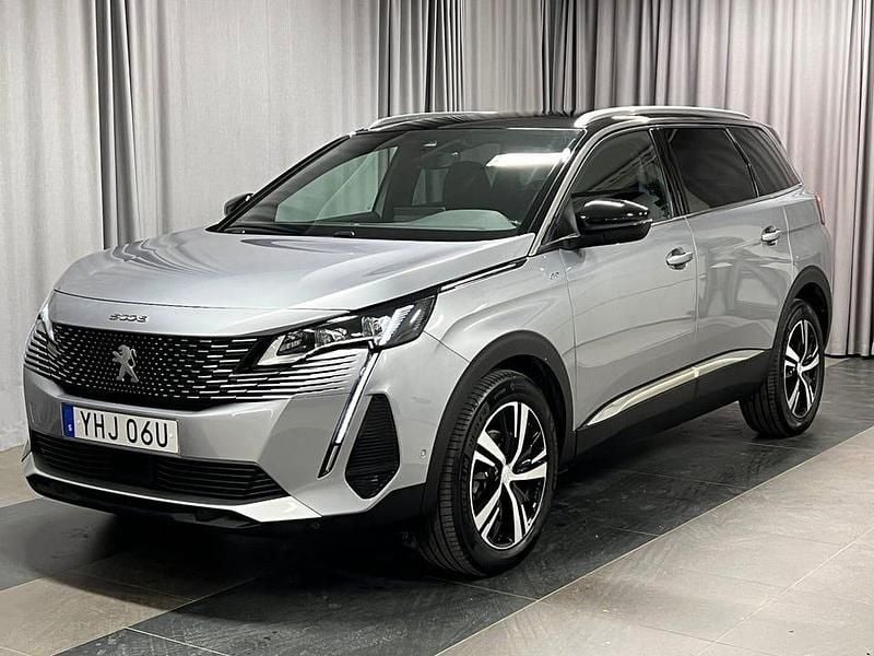 Grå Begagnad 2024 Peugeot 5008 GT SUV | 289 900 kr (Bra pris) - Bild 1/4