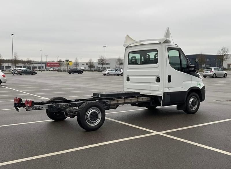Begagnad Iveco Daily 127 HK (93 kW) 2017 Van