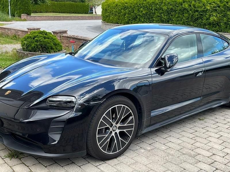 Begagnad Porsche Taycan 280 kW (381 HK) 2024 Jet black metallic