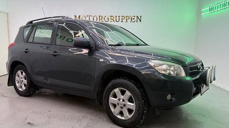 Begagnad Toyota RAV4 152 HK (111 kW) 2006 Grå SUV