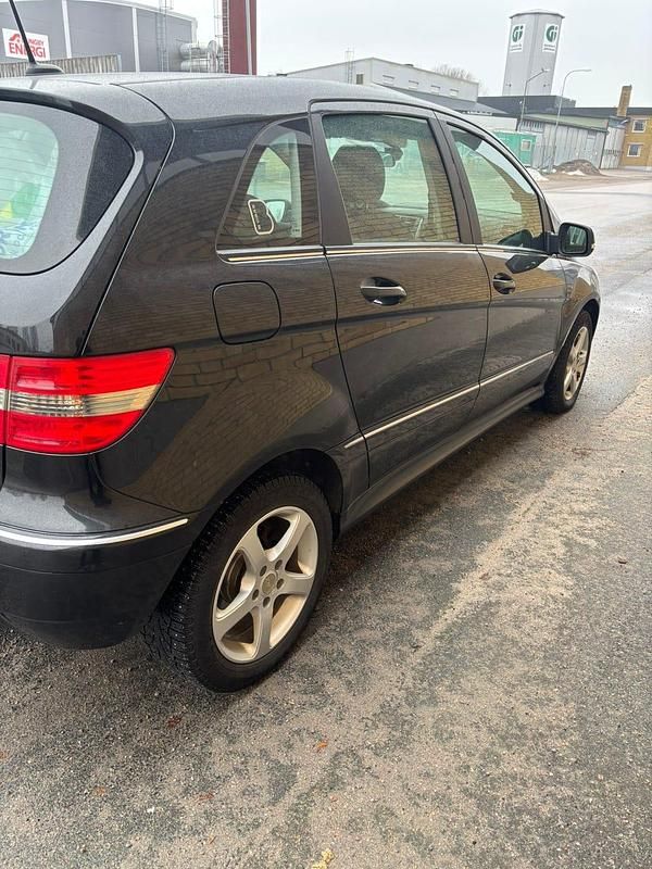 Begagnad Mercedes B180 116 HK (85 kW) 2011 Minibuss