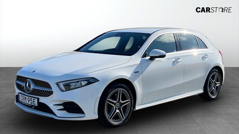 Svart Begagnad 2021 Mercedes A250 AMG line Halvkombi | 289 900 kr (Marknadspris) - Bild 1/4