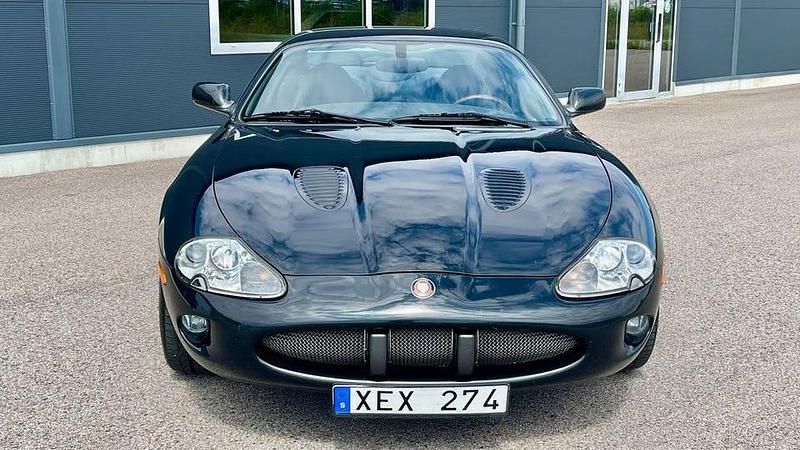 Begagnad Jaguar XK R 364 HK (267 kW) 2000 Svart Sportkupé