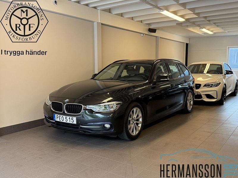 Svart Begagnad 2017 BMW 320 Sport Line Kombi | 194 900 kr (Bra pris) - Bild 1/4