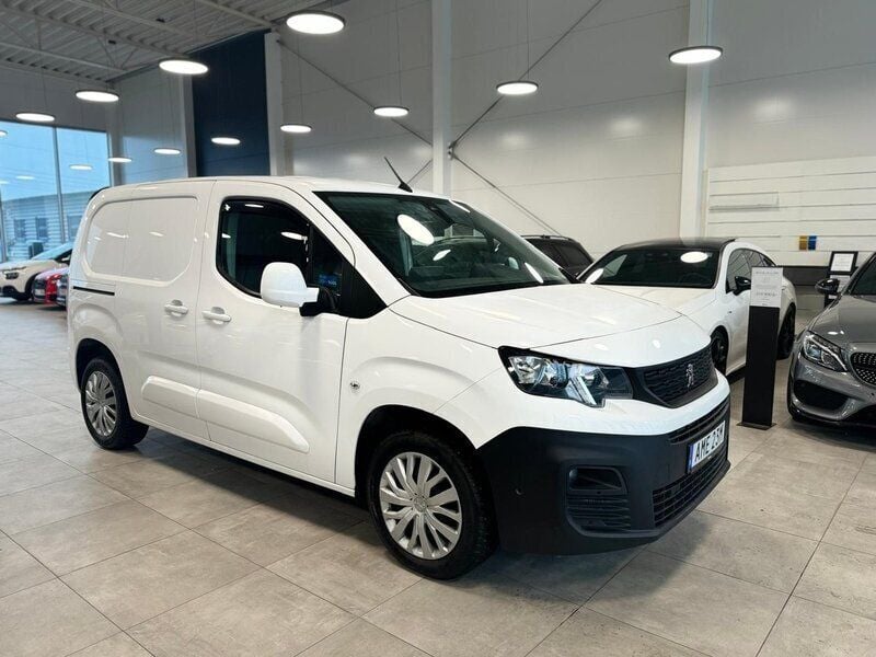 Vit Begagnad 2020 Peugeot Partner Minibuss | 169 900 kr (Marknadspris) - Bild 1/4