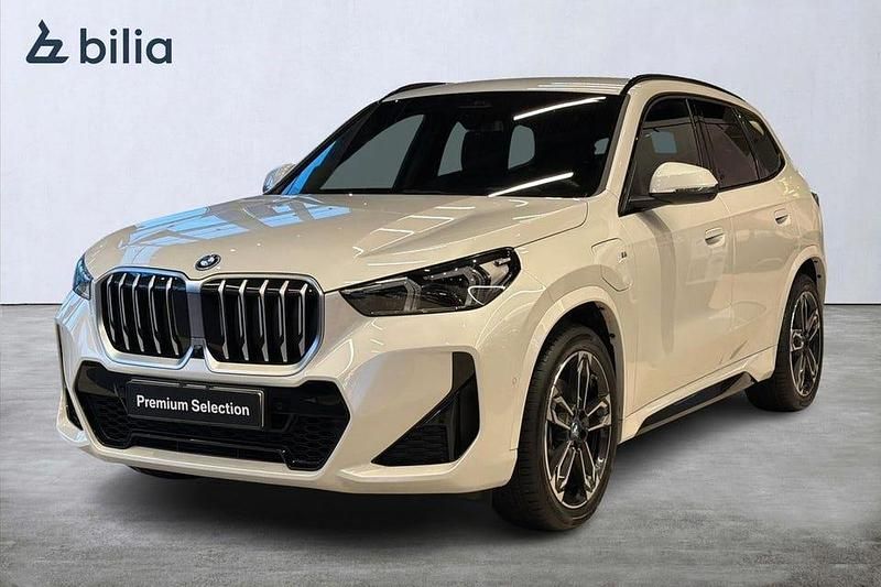 Mineral vit metallic Begagnad 2025 BMW X1 M Sport SUV | 569 900 kr (Dyr) - Bild 1/3