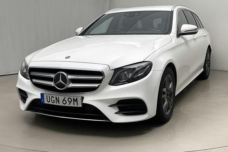 Vit Begagnad 2019 Mercedes E200 AMG line Kombi | 219 000 kr (Marknadspris) - Bild 1/4