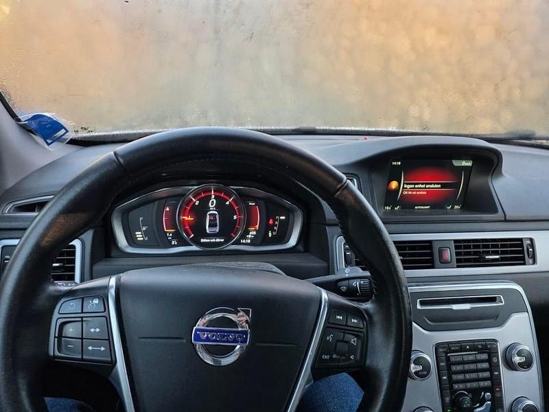 Pärlvit Begagnad 2016 Volvo S80 Sedan | 69 000 kr - Bild 1/4