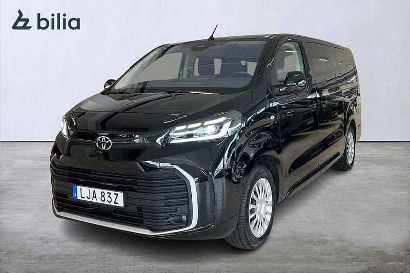 Svart Begagnad 2025 Toyota Proace Verso Comfort Kombi | 569 900 kr - Bild 1/4