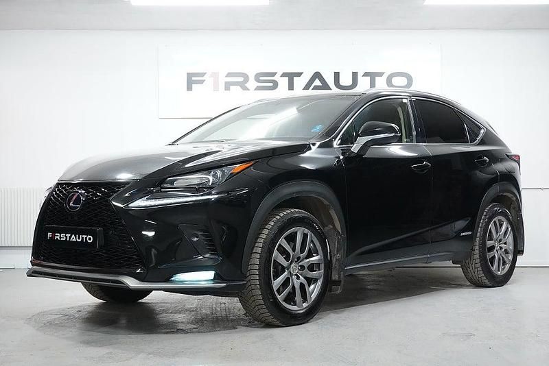Begagnad Lexus NX300h Business Edition 197 HK (144 kW) 2015 Svart SUV