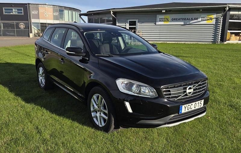 Svart Begagnad 2017 Volvo XC60 Momentum SUV | 149 900 kr (Marknadspris) - Bild 1/4