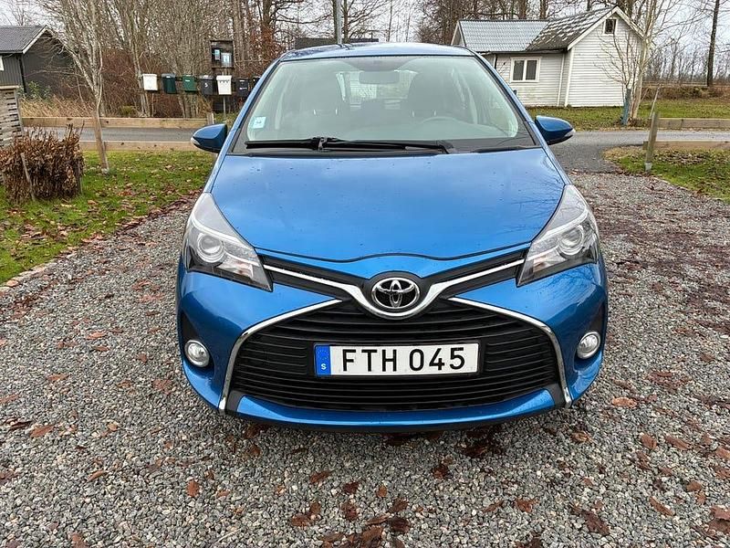 Begagnad 2015 Toyota Yaris Halvkombi | 98 000 kr (Marknadspris) - Bild 1/4