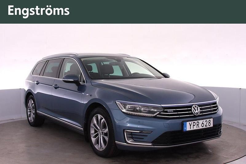 Blå Begagnad 2018 VW Passat GTE Kombi | 199 000 kr (Marknadspris) - Bild 1/4