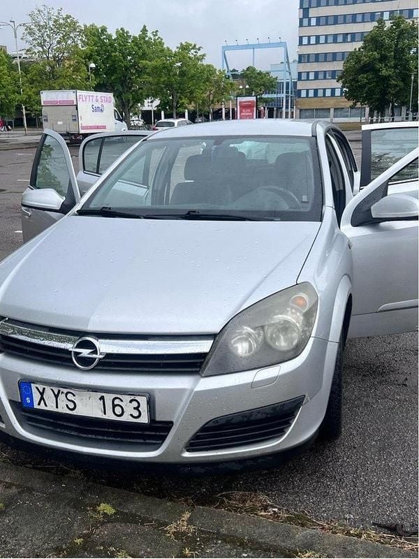 Grå Begagnad 2006 Opel Astra Halvkombi | 17 900 kr (Bra pris) - Bild 1/4