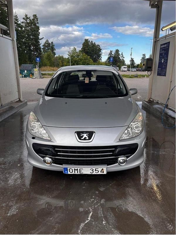 Grå Begagnad 2008 Peugeot 307 Halvkombi | 16 000 kr (Superpris) - Bild 1/4
