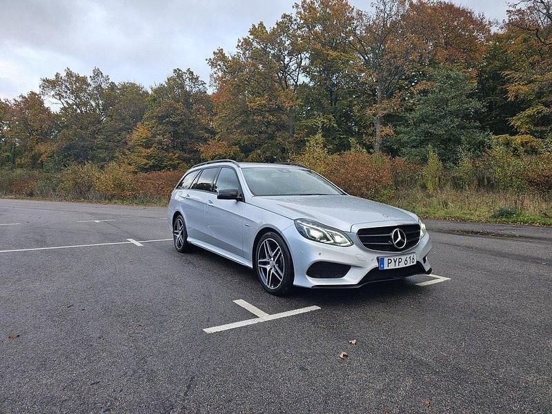Silver Begagnad 2016 Mercedes E220 Avantgarde Kombi | 209 000 kr (Marknadspris) - Bild 1/4