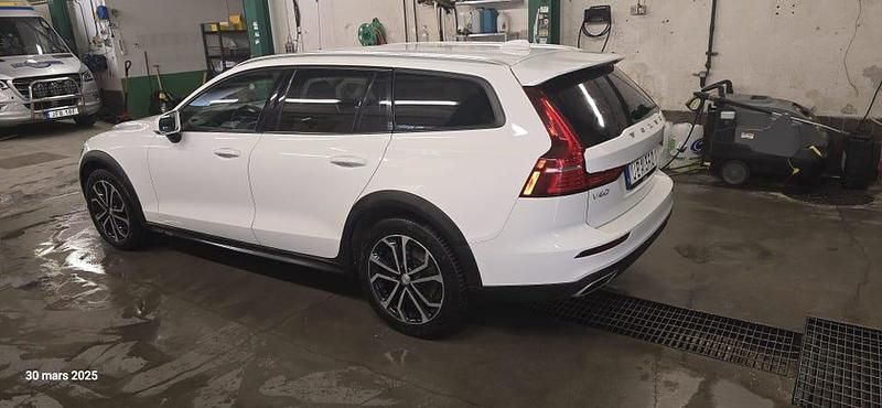 Begagnad 2019 Volvo V60 CC Kombi | 239 000 kr (Marknadspris) - Bild 1/4