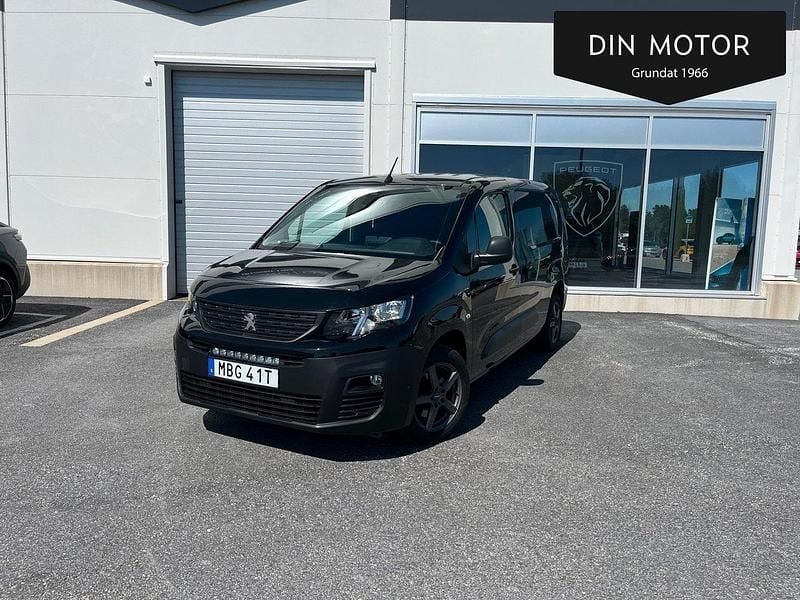 Svart Begagnad 2019 Peugeot Partner Minibuss | 129 900 kr (Superpris) - Bild 1/4