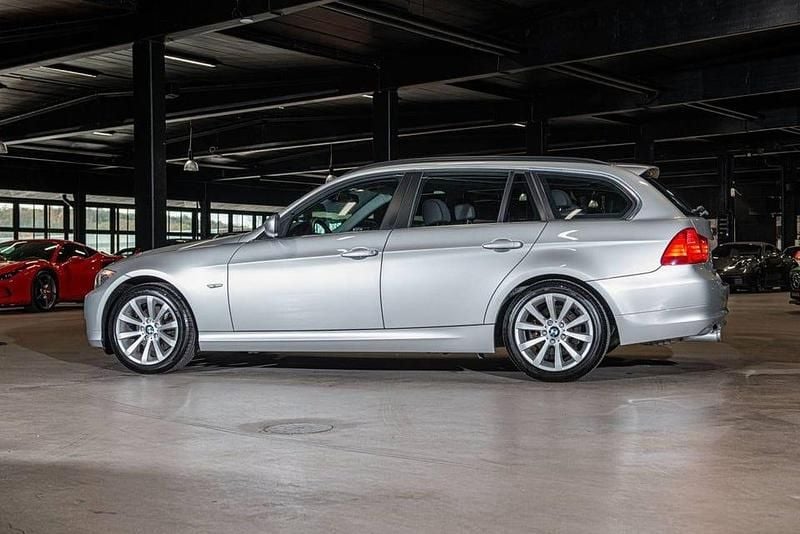 Begagnad BMW 325 218 HK (160 kW) 2012 Grå Kombi