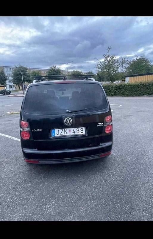 Begagnad VW Touran 150 HK (110 kW) 2010 Minibuss