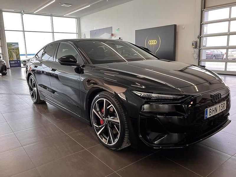 Begagnad Audi A6 e-tron S-Line 314 kW (428 HK) 2025 Svart Sedan