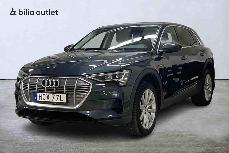 Grå Begagnad 2020 Audi e-tron SUV | 254 900 kr (Marknadspris) - Bild 1/1