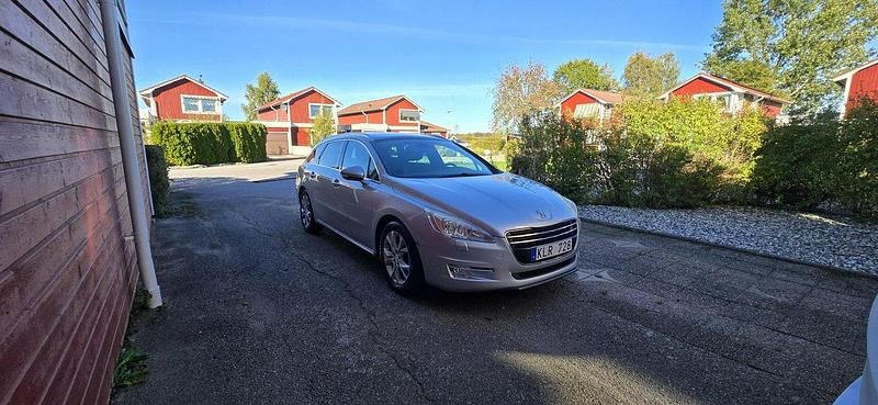 Grå Begagnad 2011 Peugeot 508 Kombi | 55 000 kr (Marknadspris) - Bild 1/4
