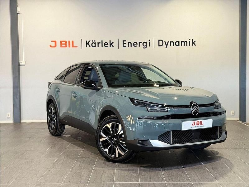 Grön Ny 2025 Citroën C4 PureTech Halvkombi | 289 400 kr (Marknadspris) - Bild 1/4