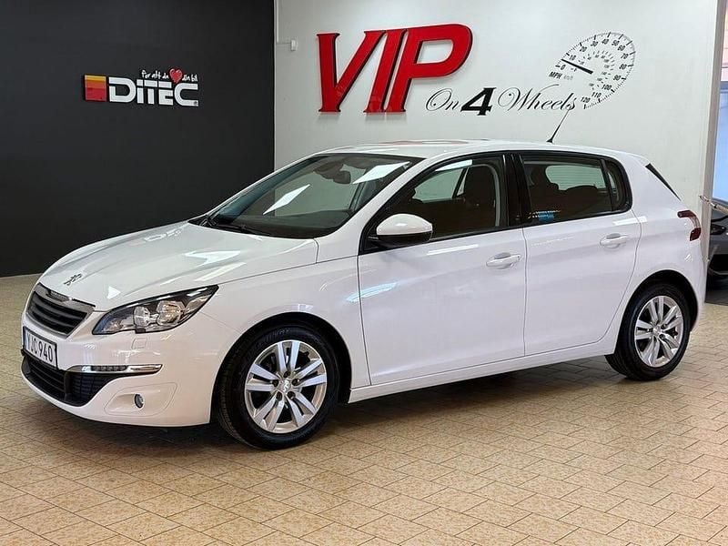 Vit Begagnad 2016 Peugeot 308 Active Halvkombi | 109 800 kr (Marknadspris) - Bild 1/4