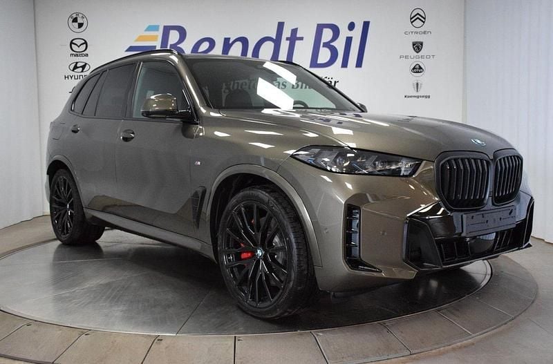 Manhattan metallic Ny 2025 BMW X5 M Sport SUV | 1 195 000 kr (Marknadspris) - Bild 1/3
