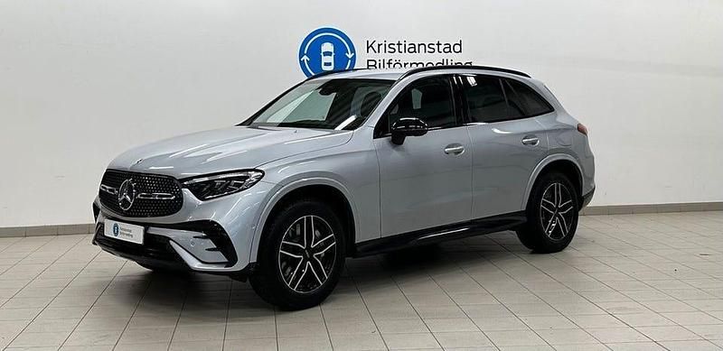 Silver Begagnad 2023 Mercedes GLC400d AMG line SUV | 695 000 kr - Bild 1/4