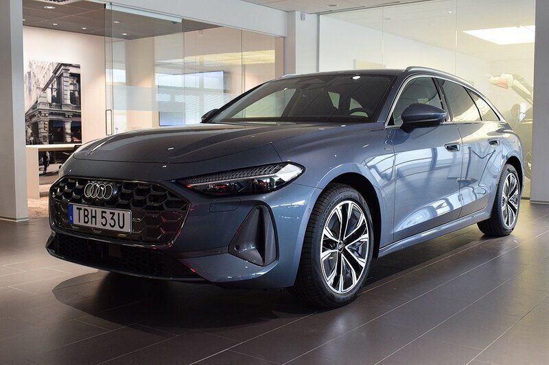 Blå (horisontblå metallic) Ny 2025 Audi A5 Proline Sportkupé | 639 000 kr - Bild 1/4