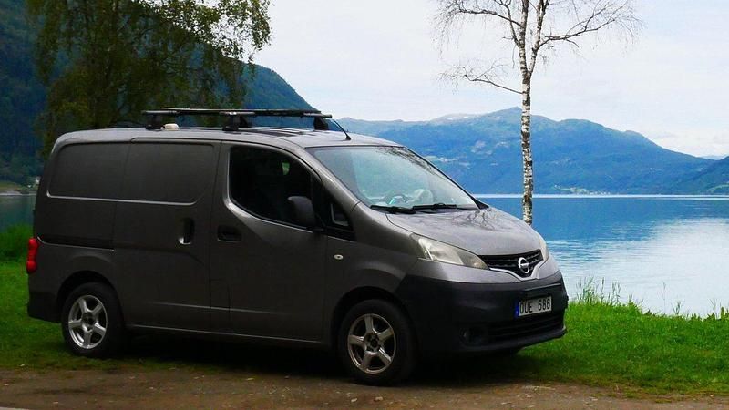 Grå Begagnad 2010 Nissan NV200 Van | 75 000 kr - Bild 1/4