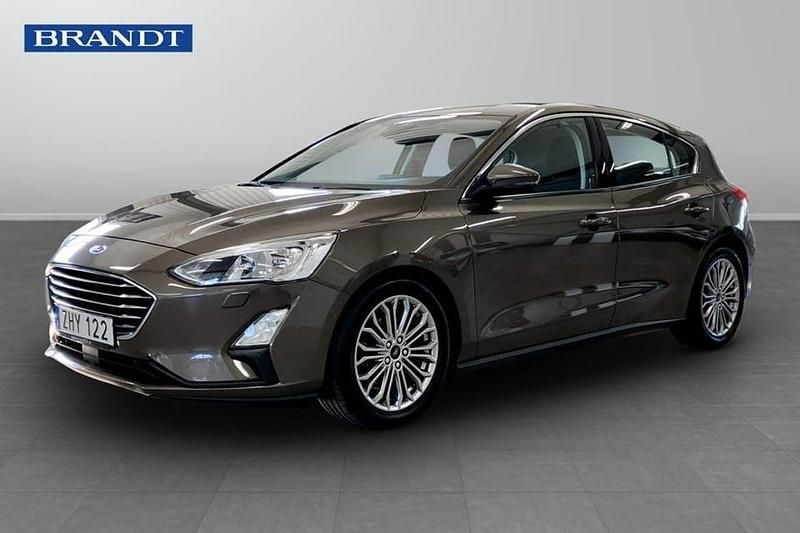 Brun Begagnad 2019 Ford Focus Titanium Halvkombi | 134 900 kr (Marknadspris) - Bild 1/4