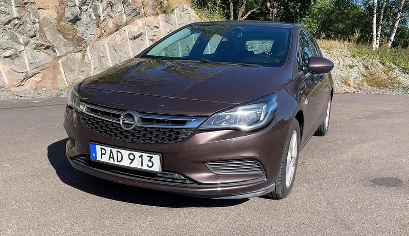 Brun Begagnad 2016 Opel Astra Enjoy Halvkombi | 84 900 kr (Marknadspris) - Bild 1/4