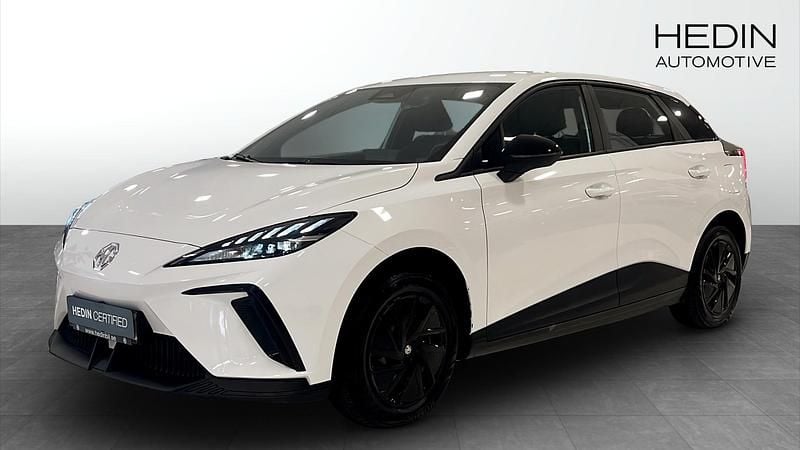 Vit (white) Begagnad 2023 MG MG4 EV Halvkombi | 254 900 kr (Marknadspris) - Bild 1/4